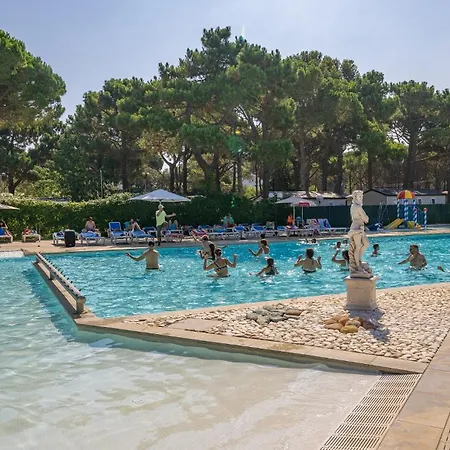Alannia Neptuno Kamp alanı Pals